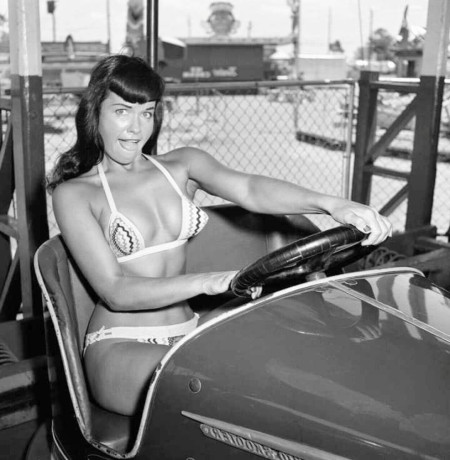 Bettie Page roadraging (1950s)