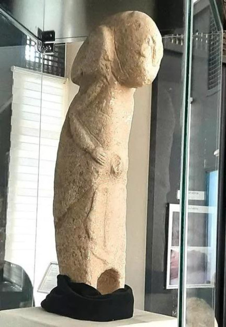 This 9500 years old sculpture, 5 millennium older than the Stonehenge, representing woman and birth