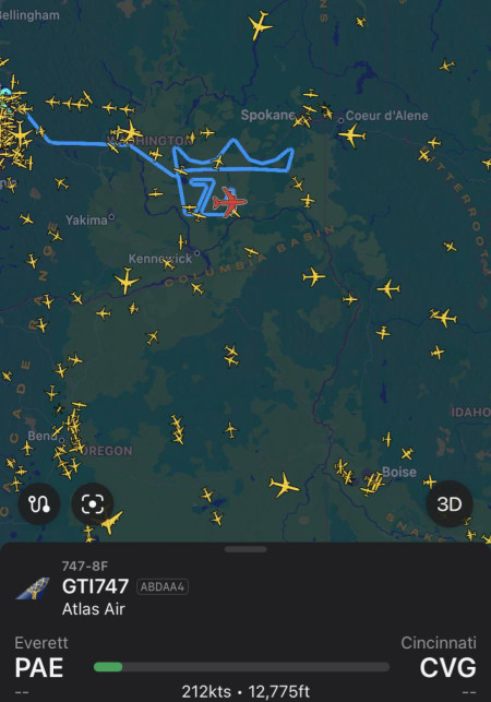 Boeing is saying goodbye to the last 747 by making a path with a crown 747 for the Queen of the Skies. Goodbye childhood!