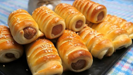 Balkan style hotdog (Roll sausages)