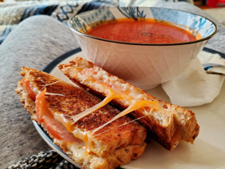 Grilled cheese &amp;amp; tomato soup, straight up