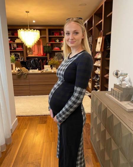 pregnant Sophie