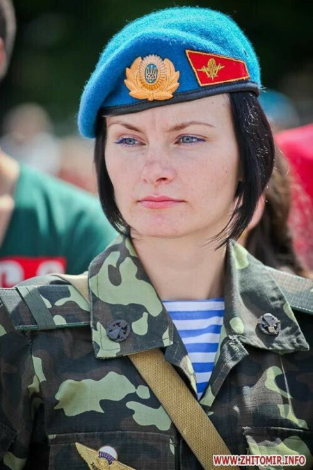 Ukrainian female paratrooper