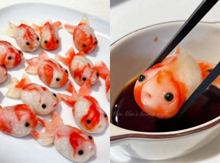 Someone made this dumplings that look exactly like bubbly goldfish. They look too good to eat