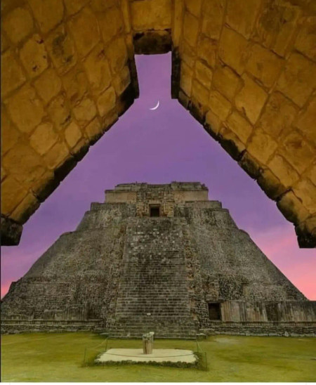 Mayan architecture in alignment with the moon