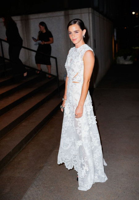 Emma arriving at the Kering Foundation dinner (2022)