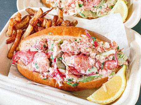 Lobster roll with garlic fries