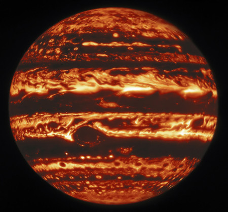 Stunning image of a &quot;burning&quot; Jupiter, captured in infrared