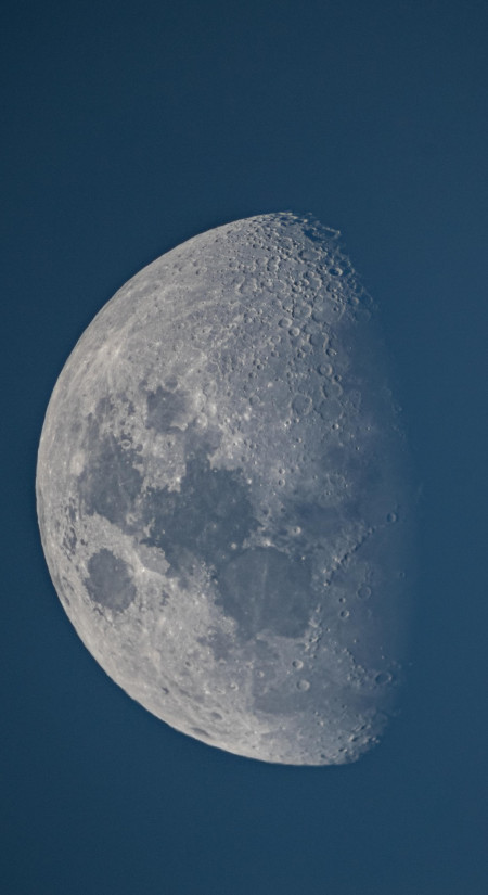 Waxing gibbous moon at 67% with daylight