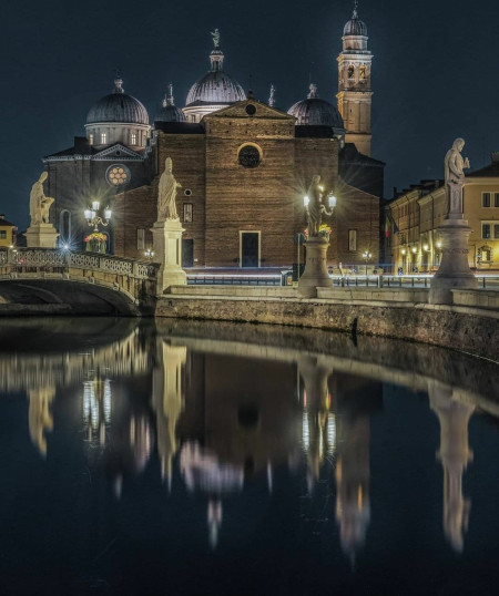 A glimpse of Prato della valle, Padua, Italy&#039;s third largest square