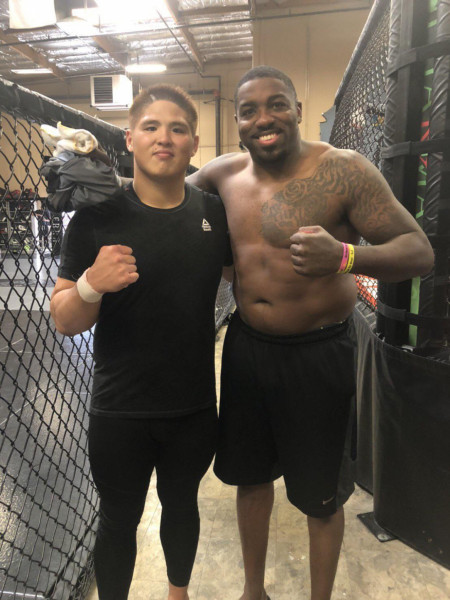 Walt Harris dwarfs Rizin HW and former Sumo Wrestler Tsuyoshi Sudario