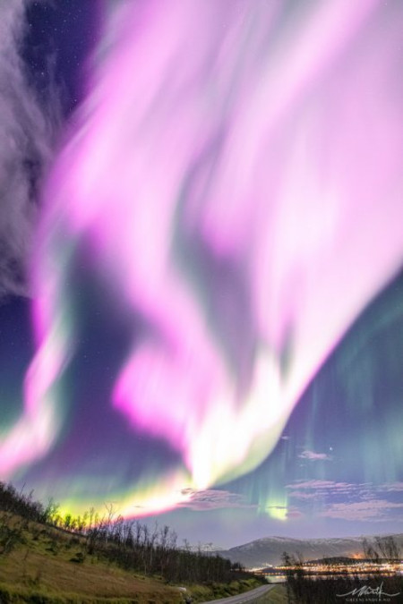 Rare pink aurora over Norway, November 3rd