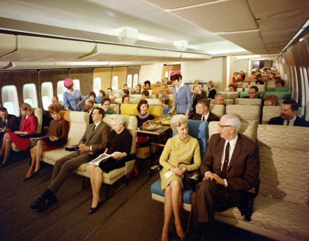 Flying in style (1966)