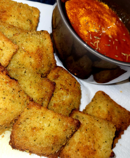 Fried ravioli with marinara