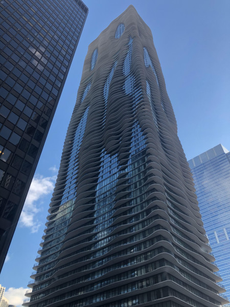 The &quot;warped&quot; appearance of this Chicago skyscraper was designed with outstretched balconies