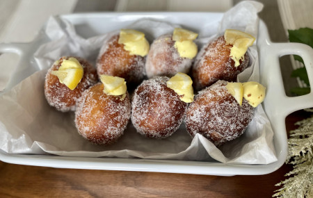 Lemon cream-filled brioche doughnuts