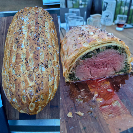 Beef wellington with spinach and caramelized onions