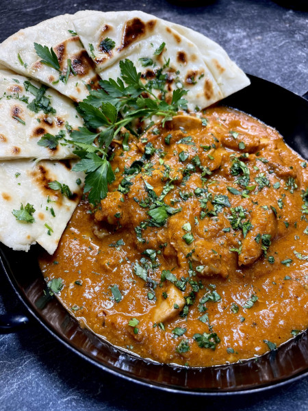 Butter chicken with garlic naan