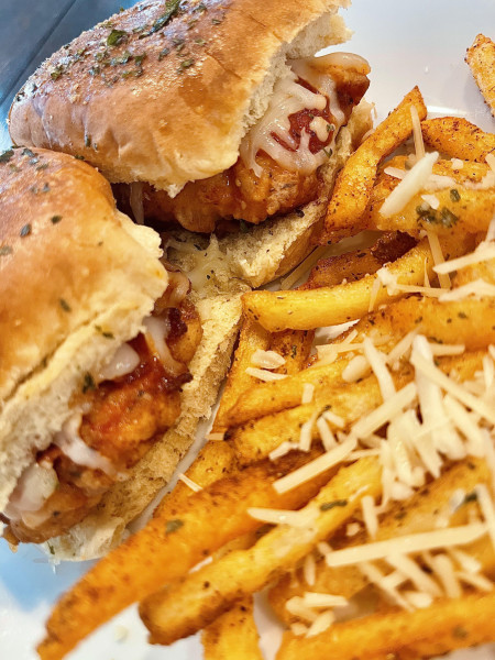 chicken parm sliders with parmesan fries 😋