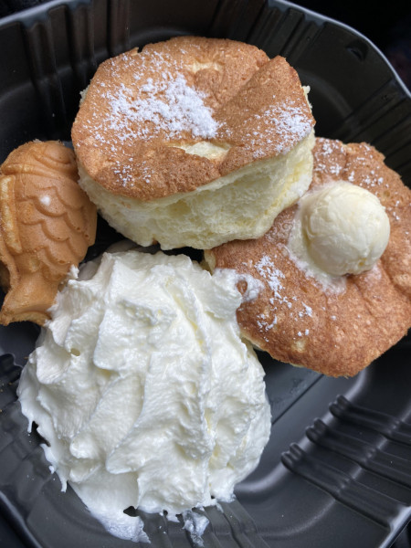 Soufflé Pancakes with a baby taiyaki! 😻