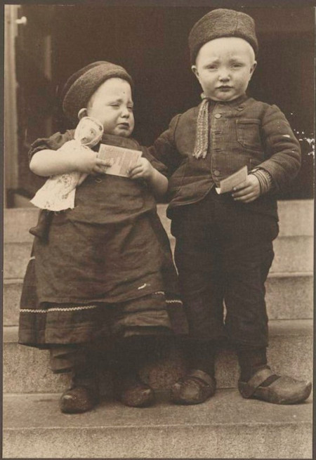 Portraits of European migrants to the USA taken at Ellis island