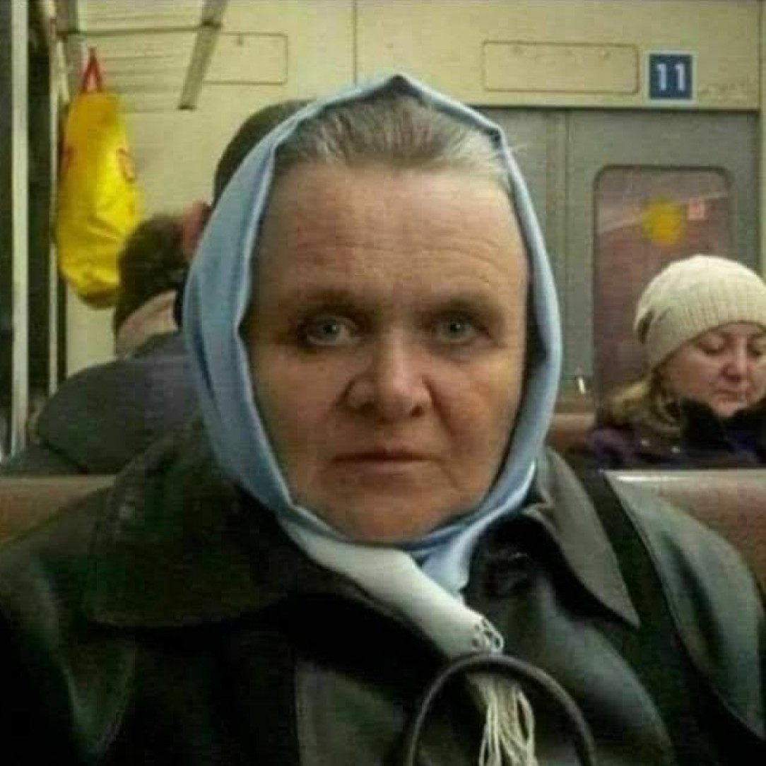 Anthony Hopkins spotted on public transport