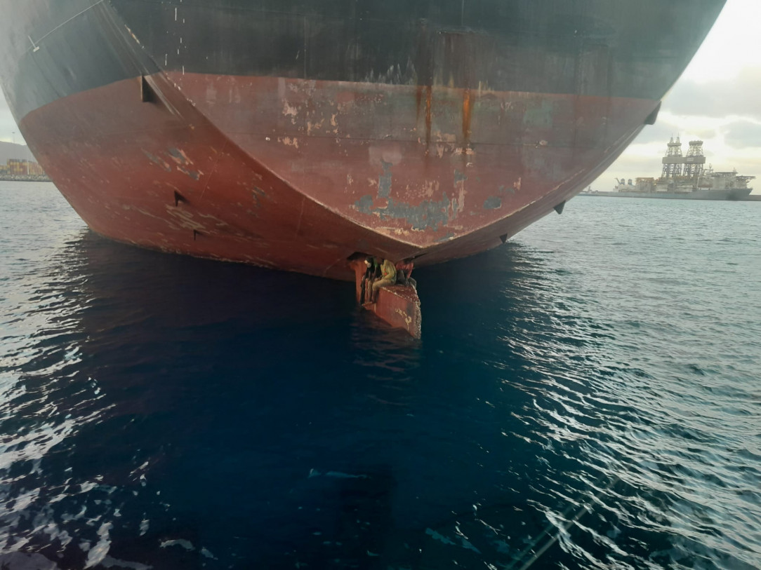 These 3 men traveled 4000 miles from Nigeria to the Canary Islands on a ship&#039;s rudder blade