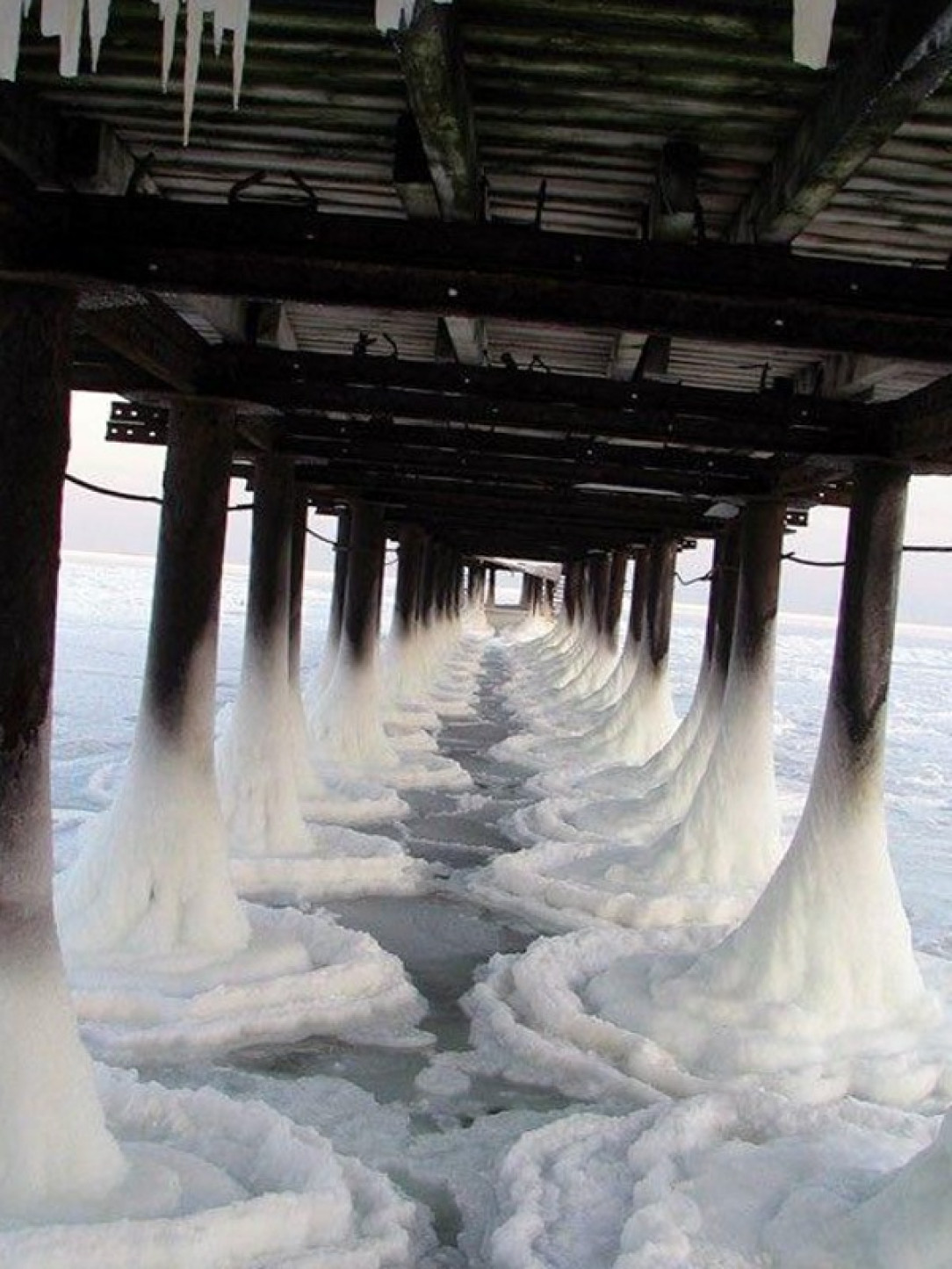 The way the ice forms under this pier