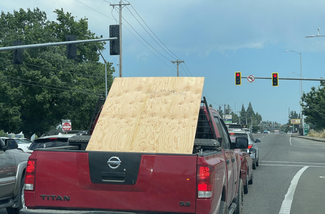 Not secured at all about to get onto the freeway. I didn’t stay behind him to find out what happened…