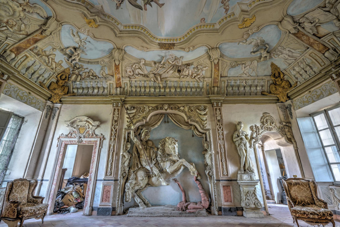 Abandoned villa in Northern Italy