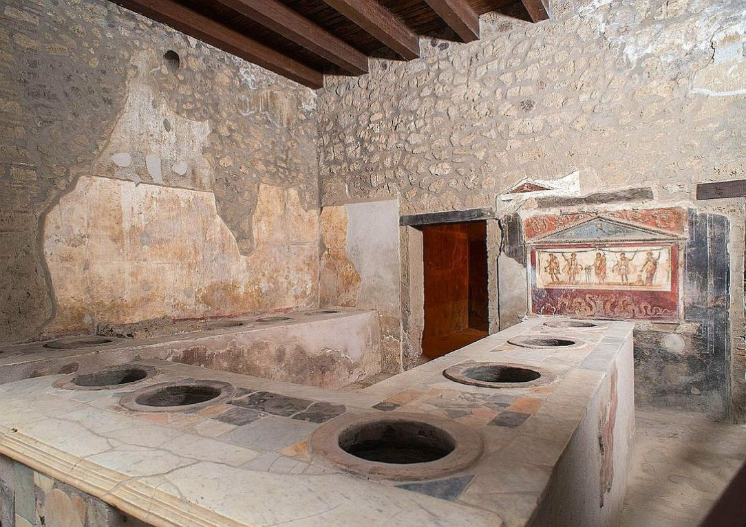 The thermopolium (fast food joint) di Lucius Vetutius Placidus, Pompeii