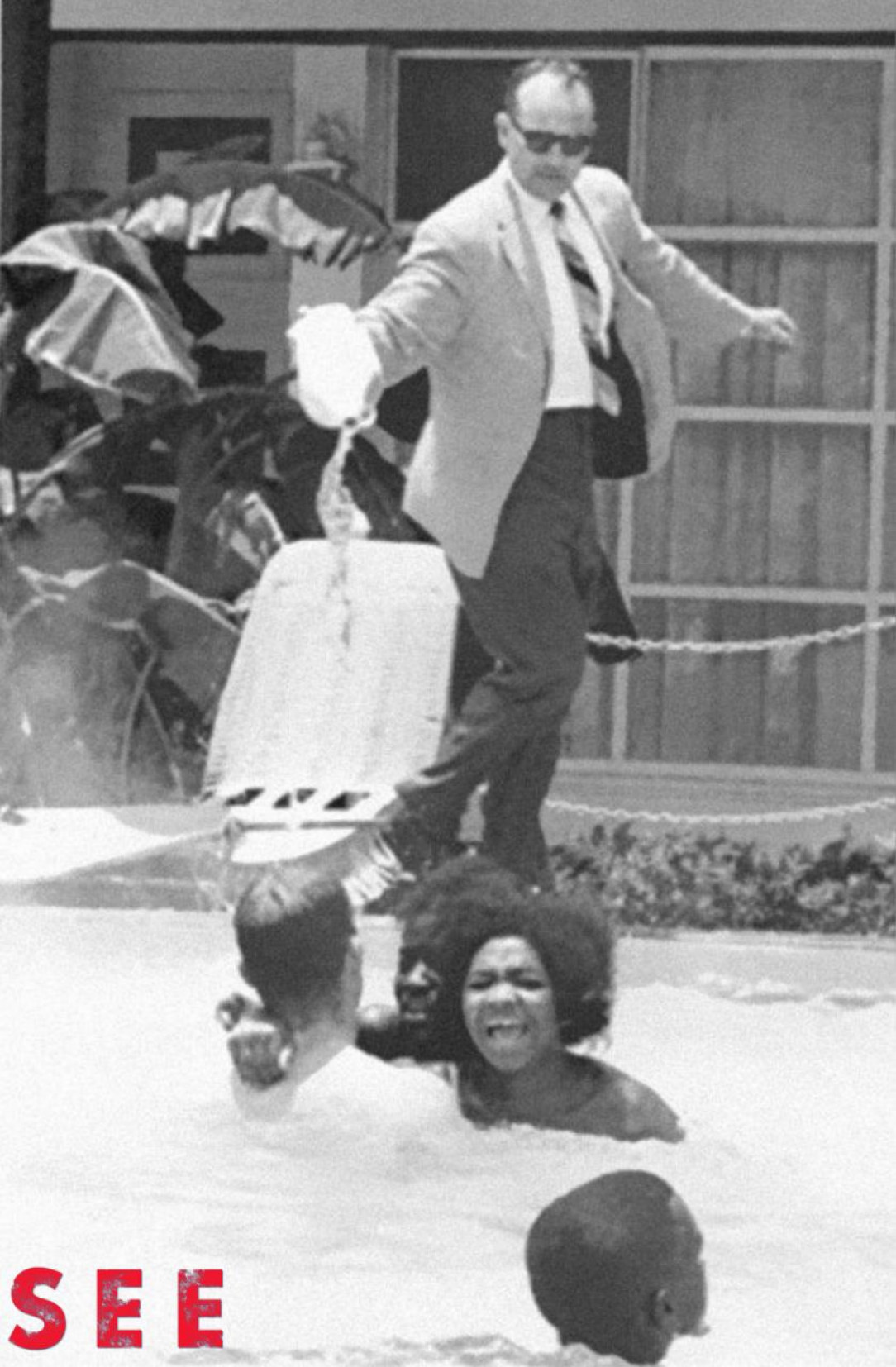 A hotel owner pours acid into a pool of dark-skinned people 1964