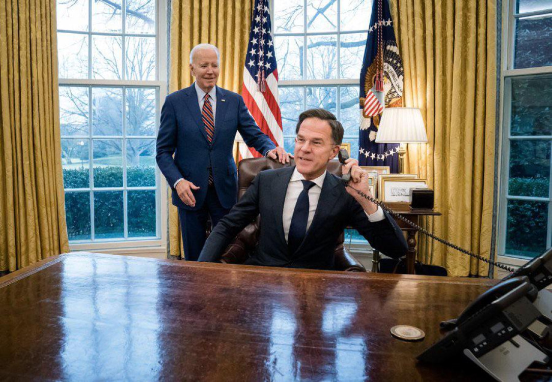 Mark Rutte (Prime Minister of the Netherlands) sitting at the Resolute desk during his recent state visit to the United States