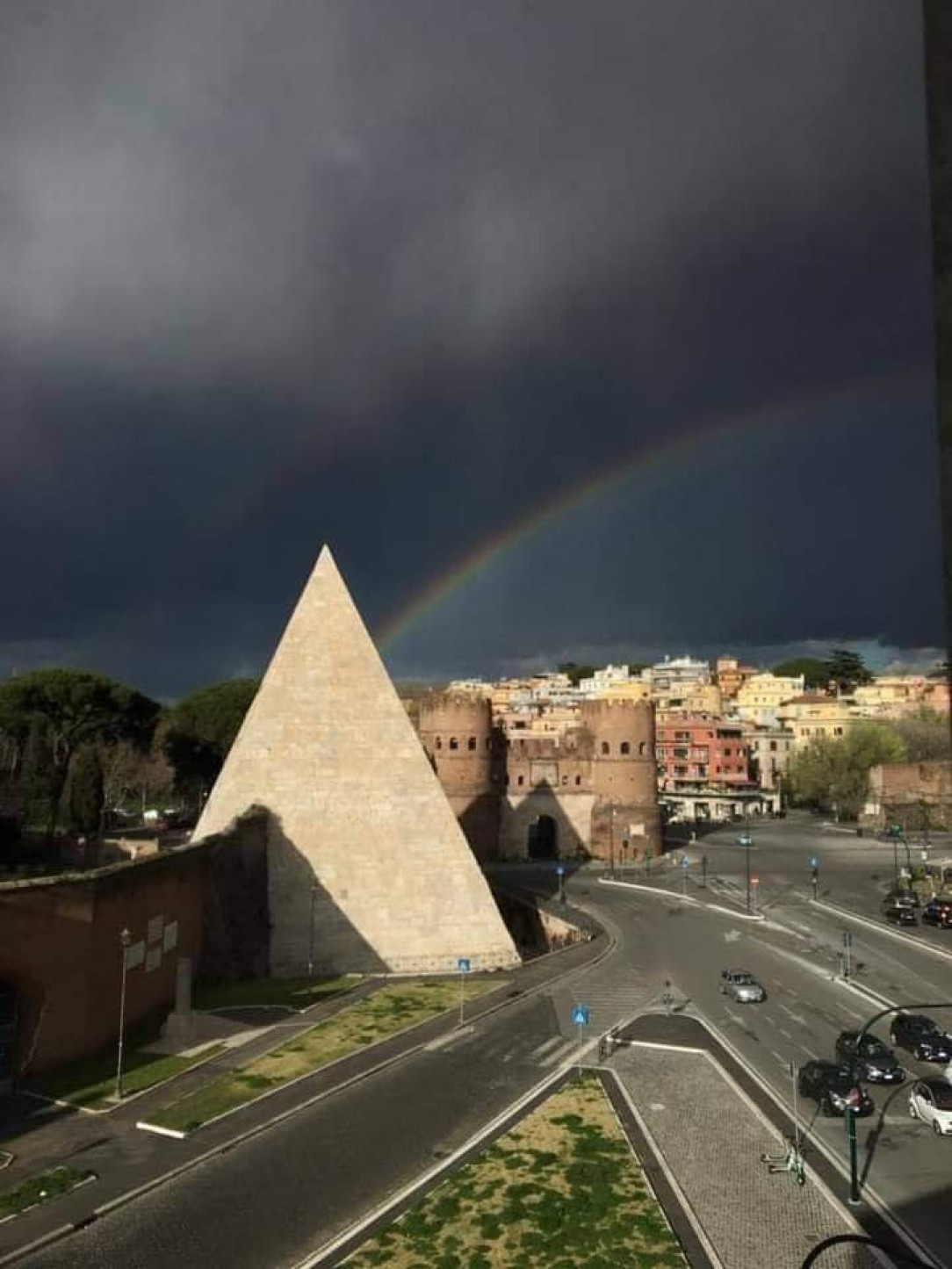 The dark side of Piramide Cestia (Rome)