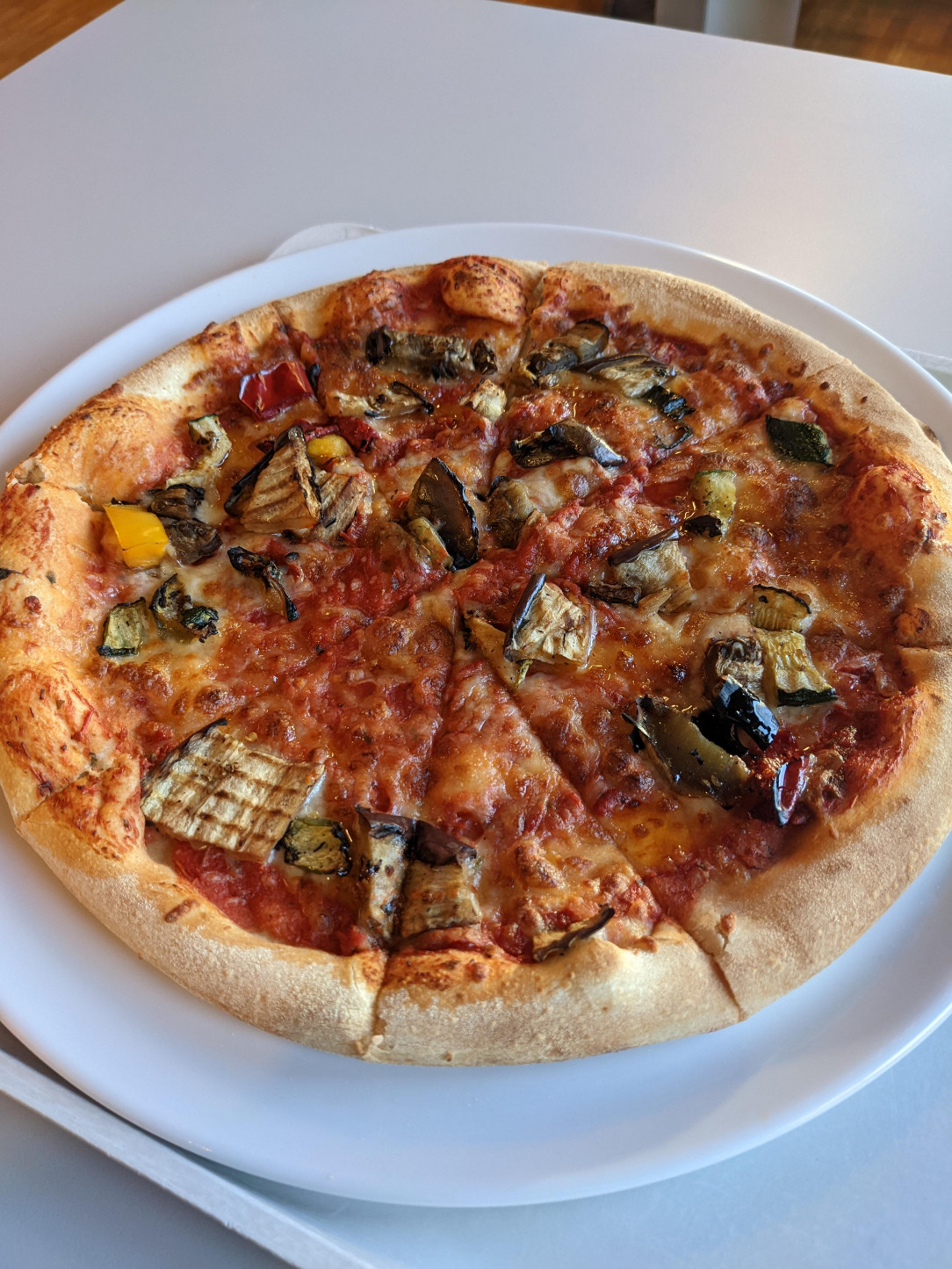 german uni lunch 5€ (20cm vegan pizza with grilled veggies)