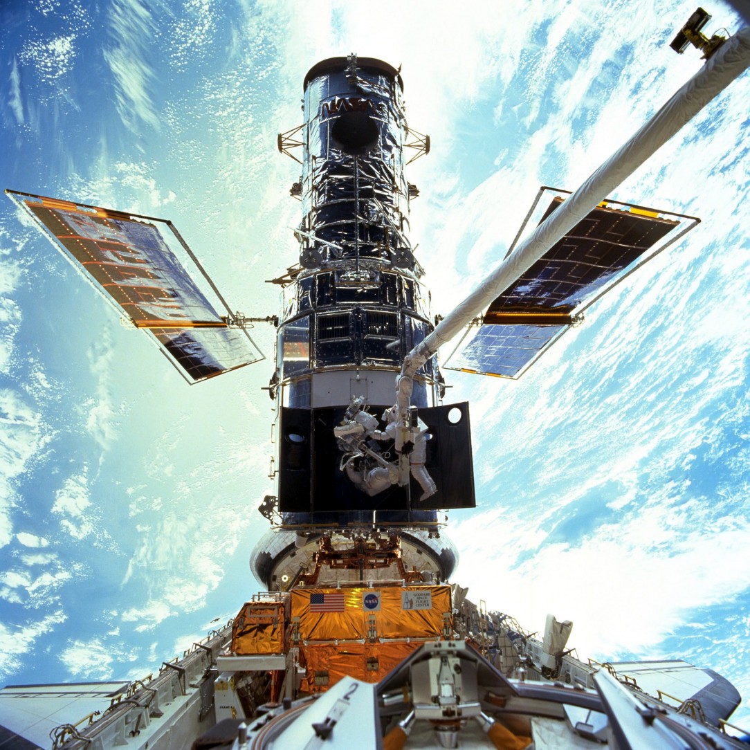 Steven Smith &amp; John Grunsfeld servicing the Hubble Space Telescope