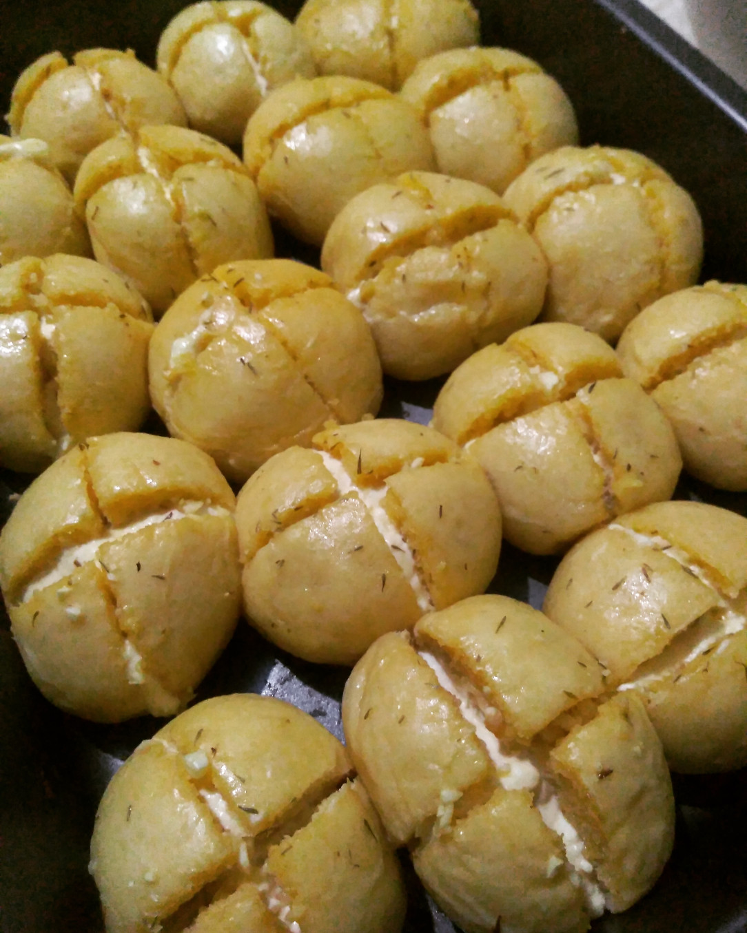 Korean creamcheese garlic bread