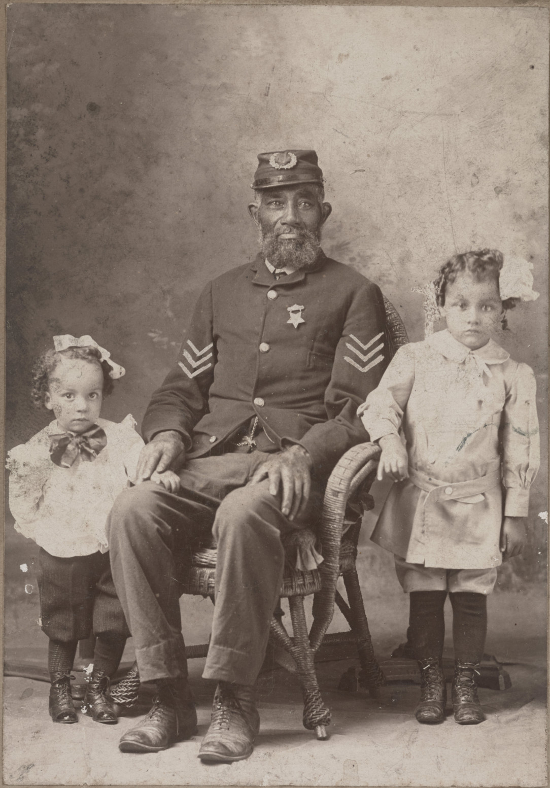 Civil War veteran in Grand Army of the Republic uniform with grandchildren, circa 1900