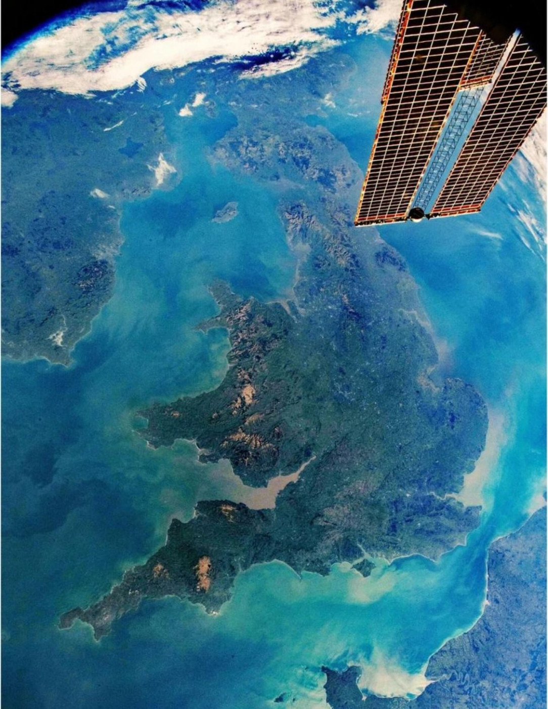 The photo was snapped from low orbit as the ISS travelled past on February 26. The spacecraft’s altitude was 214 nautical miles away from Earth, about the same distance it takes to drive from central London to Manchester by car via the M40