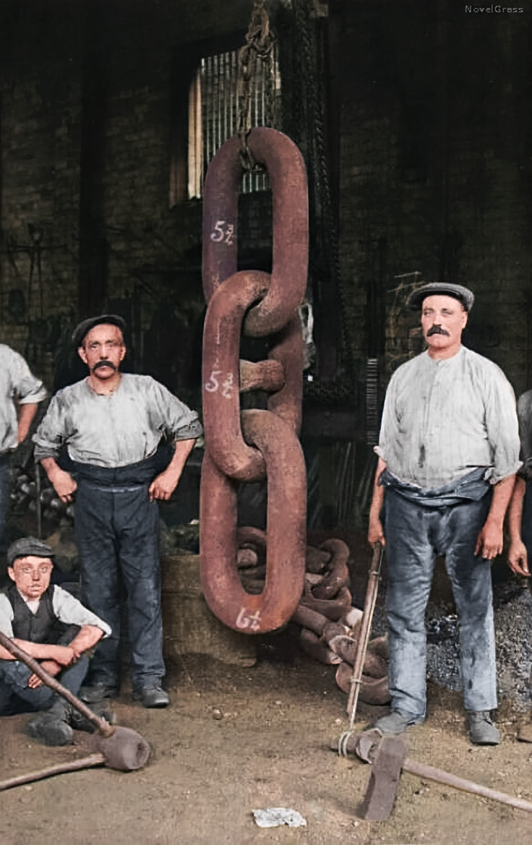 Workers and the huge chain links forged for the Titanic&#039;s anchor, 1910 at Hingley and Sons. [Colorized]