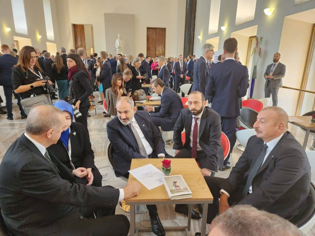 Erdogan with Armenia’s Pashinyan and Azerbaijan’s Aliyev in Prague