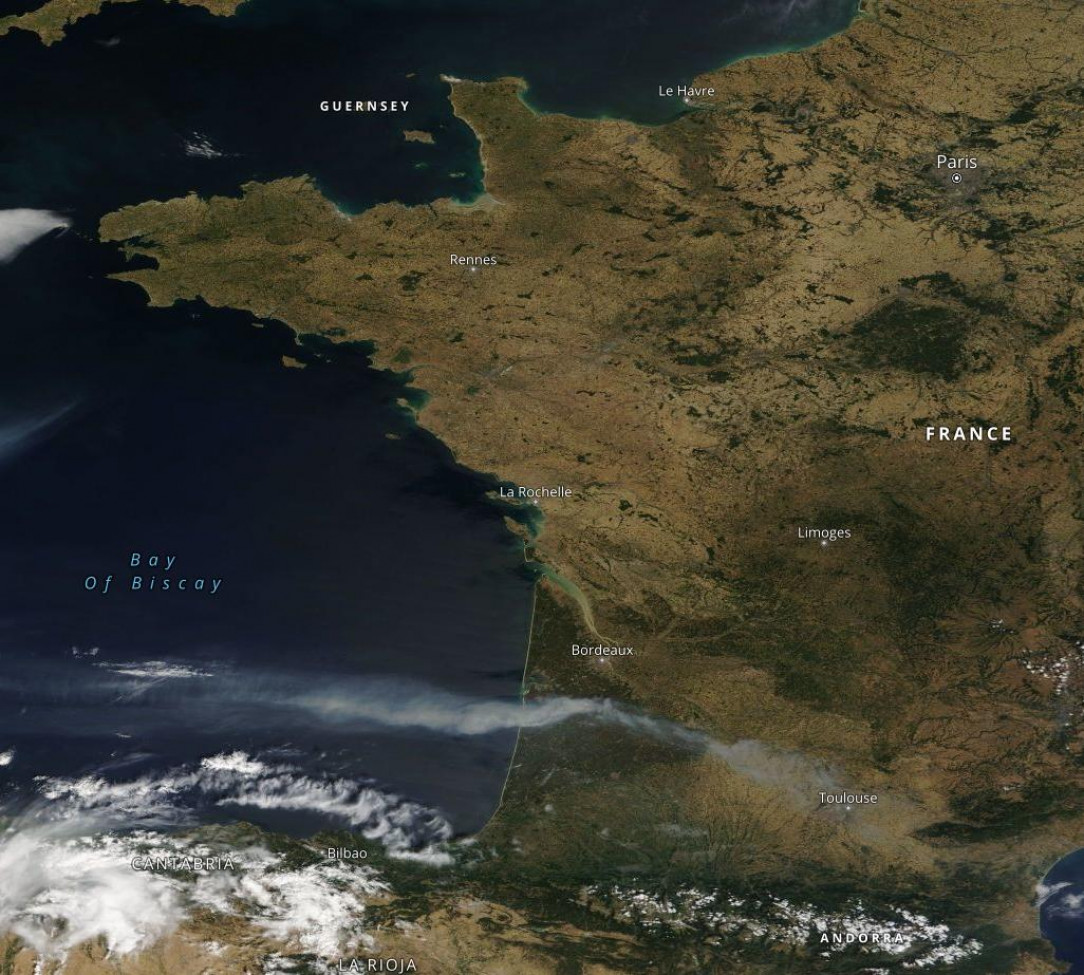 Smoke from huge wildfire near Bordeaux clearly visible by satellite