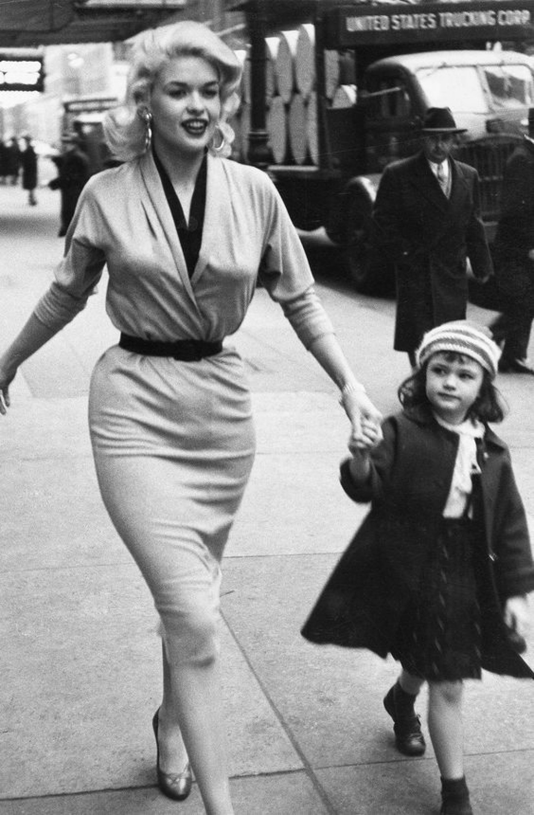 Jayne Mansfield and daughter Mariska Hargitay ( Law &amp;amp; Order: SVU) 1967