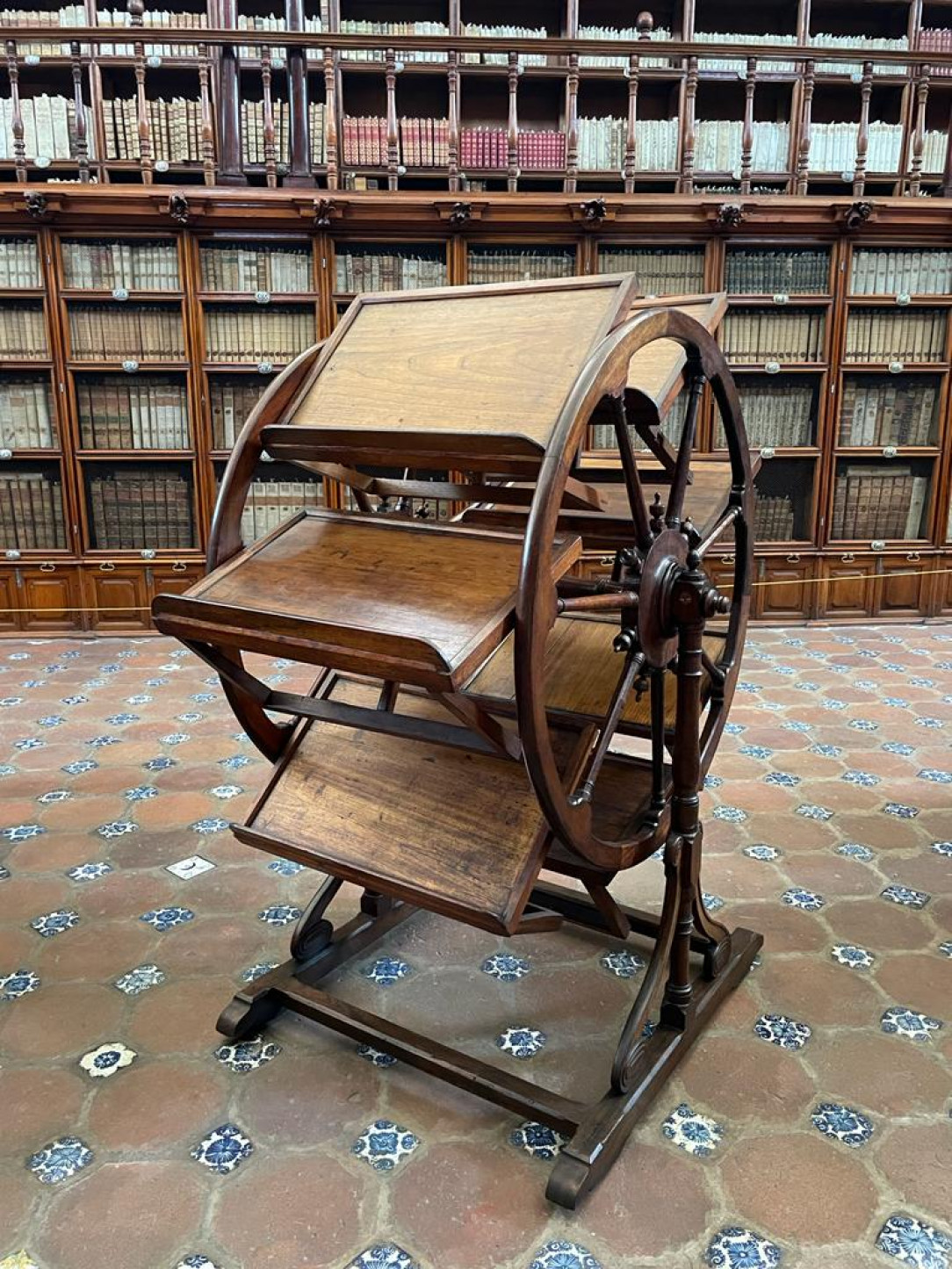 In a 300 years old library is this tool to open several book at once. This made studying easier and didn&#039;t use space on table