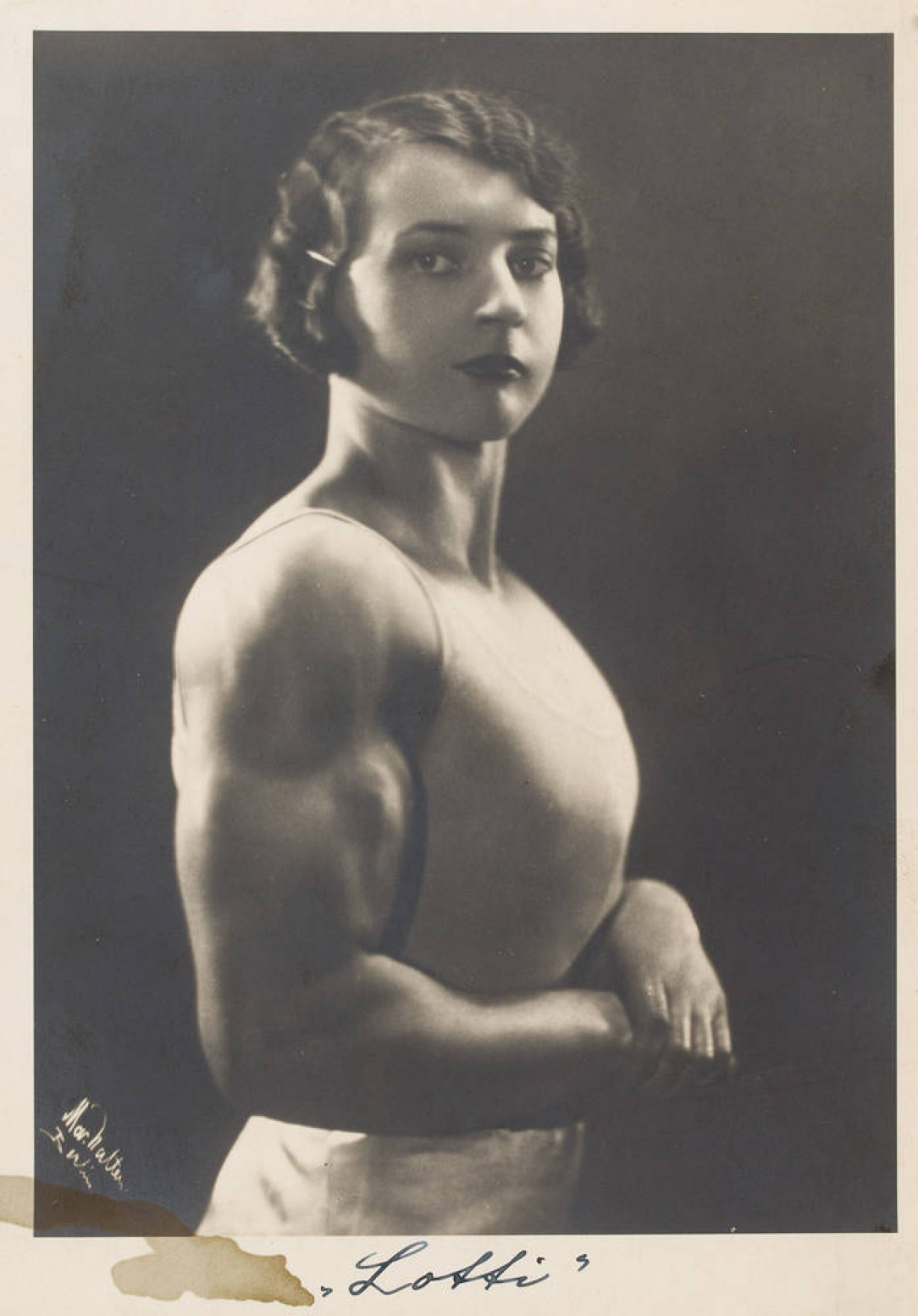 German strongwoman Luisita Leers displays her physique (1925)