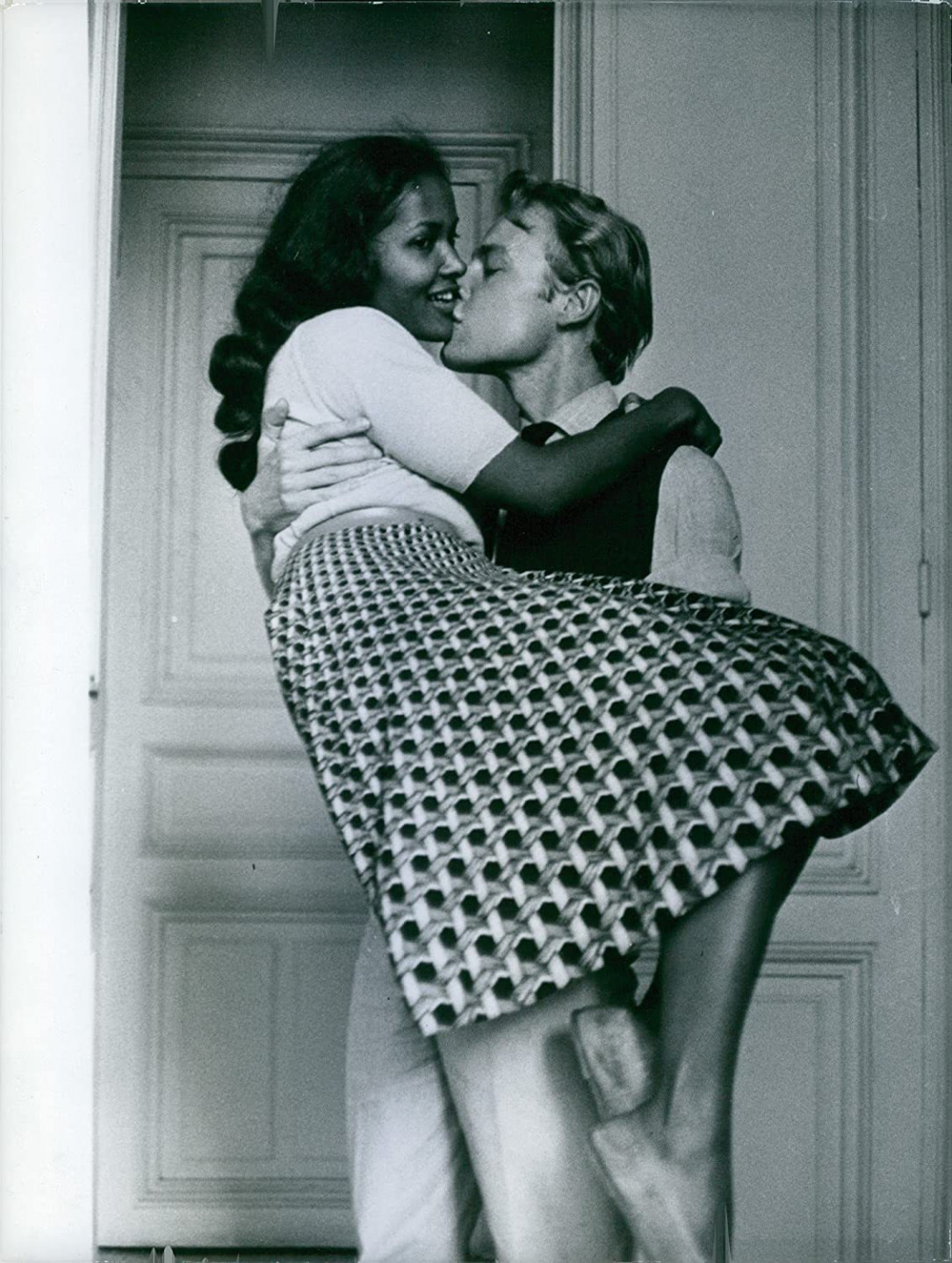 Marpessa Dawn being carried and kissed by husband Eric Vander, ca. 1961