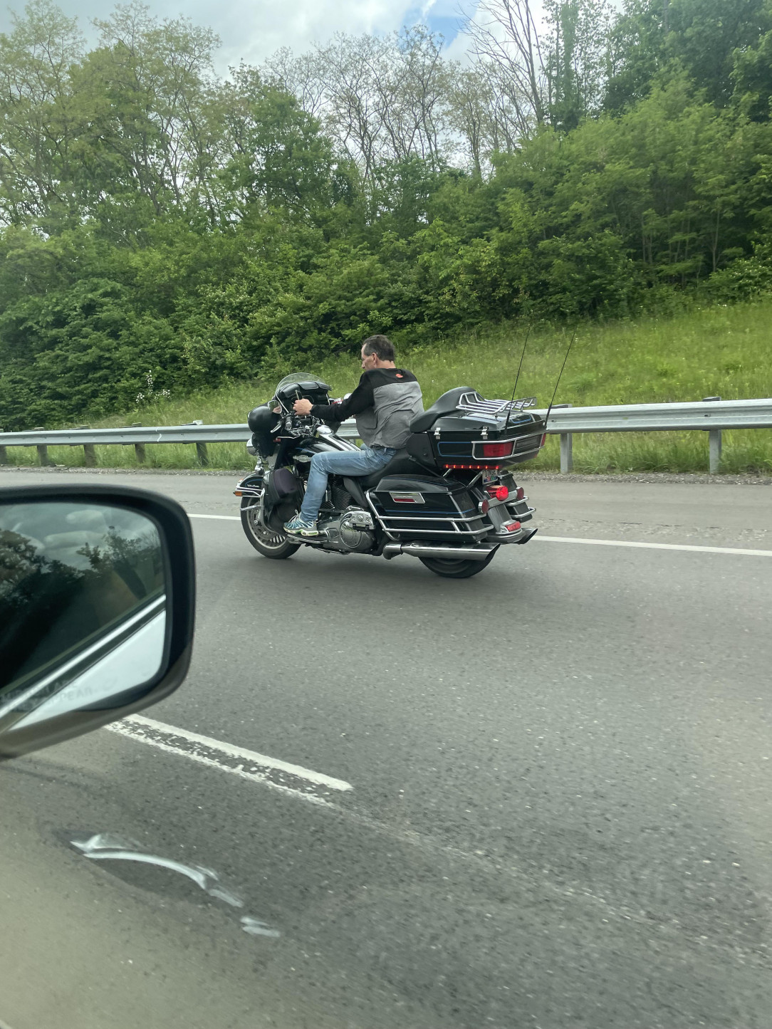 Just casually checking his messages at 80+mph on the interstate