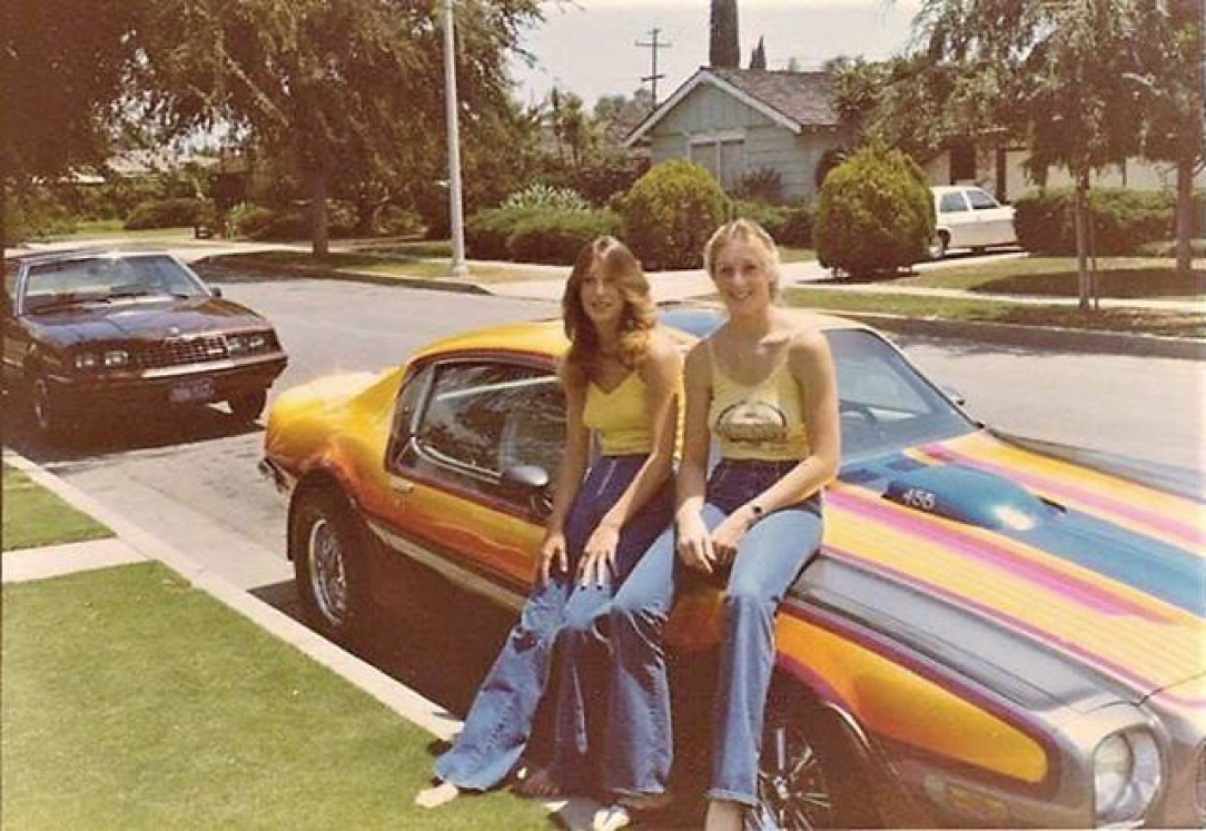 1980&#039;s girls in USA sitting on car