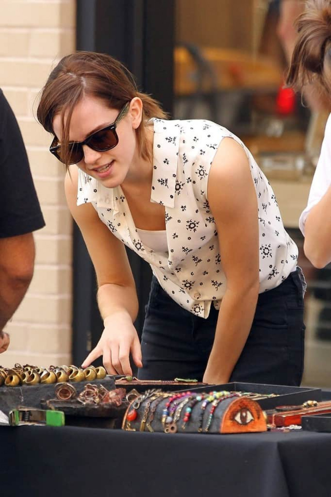 Shopping for Jewelry from Street Vendors in NY