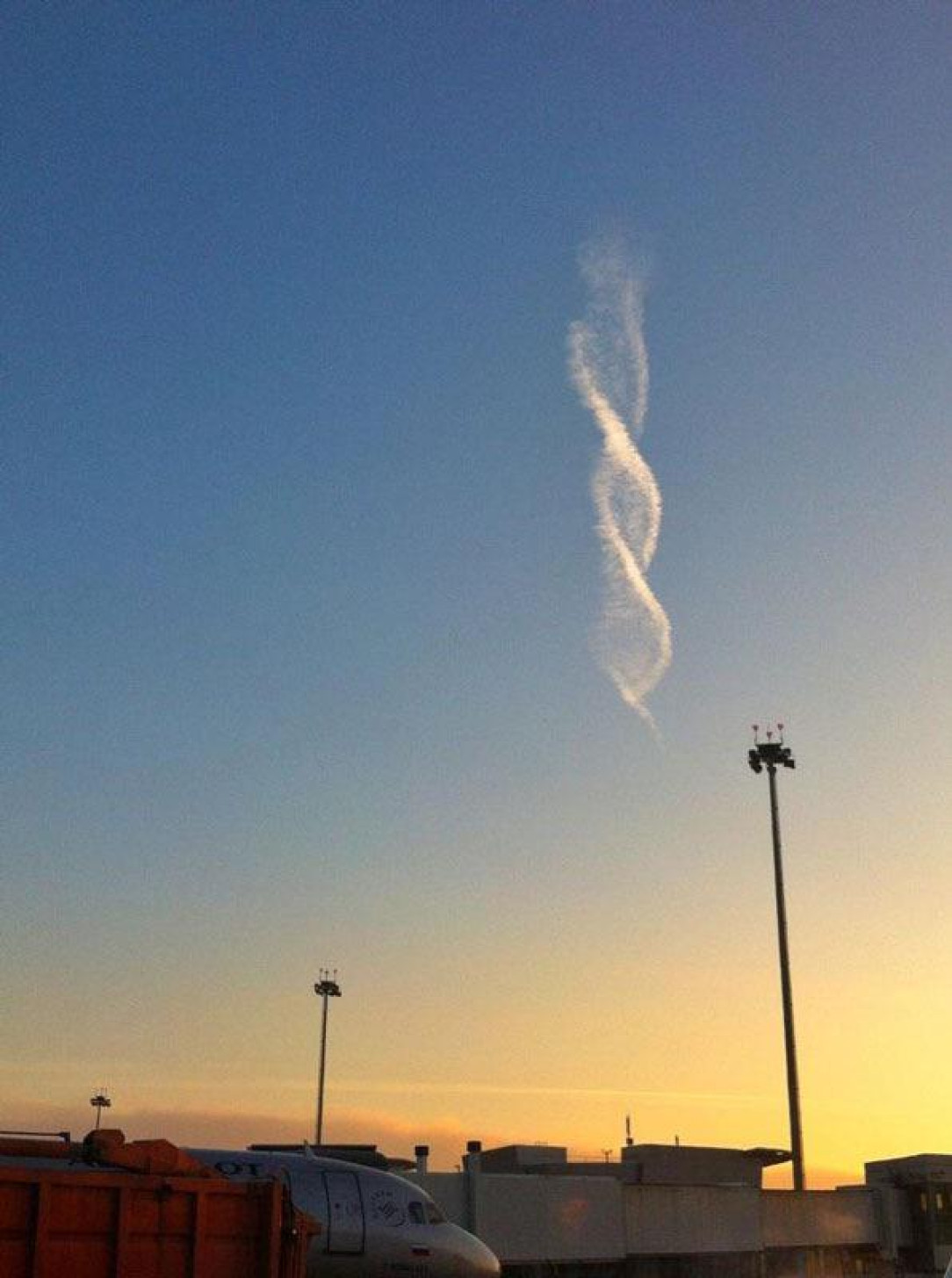 This double-helix shaped cloud in the sky